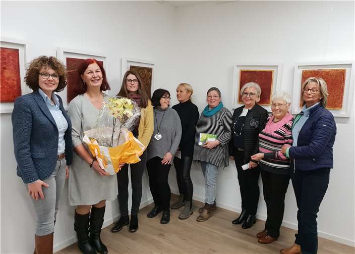 V.li.n.re.: Heike Krämer-Resch und Ulrike Dobrowolny mit den interessierten Besucherinnen. Foto: privat