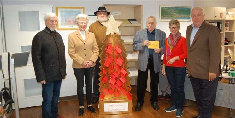 (V.li.n.re.): Hubert Altenhofen, Inge Schmitz, Rudolf Kraemer, Waldi Fabritius, Marion Götte und Guido Ernst nahmen an der Spendenübergabe teil. Foto: privat