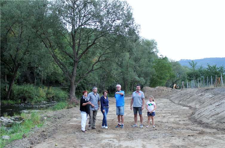 (V.li.n.re.): Ingrid Näkel-Surges, Markus Bertram,Elke Surges,Bernd Weber, Ingo Liersch und Katharina Cox bei der Ortsbegehung. privat