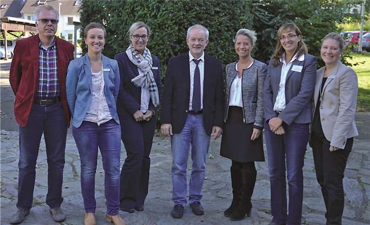 V.li.n.re. Jürgen Kuhn, Agentur für Arbeit, Michaela Teigelmeister, Diakonisches Werk an Sieg und Rhein, Nicole Loheider, Ausländerbehörde des Rhein-Sieg-Kreises, Hermann Allroggen, Sozialdezernent des Rhein-Sieg-Kreises, Heike Jüngling, Sozialdezernentin der Stadt Königswinter, Antje Dinstühler, Kommunales Integrationszentrum, Martina Deus, Agentur für Arbeit.Rhein-Sieg-Kreis