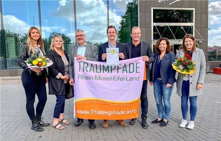 V.li.n.re.: Julia Schweitzer – VG Mendig, Nicole Pfeifer – REMET, Hans-Peter Ammel – Stadtbürgermeister, Malte Tack – Geschäftsführer der Vulkan Brauerei, Jörg Lempertz – Bürgermeister, Claudia Keifenheim – WFG und Annika Hück – Mitarbeiterin der Vulkan Brauerei. Foto: privat