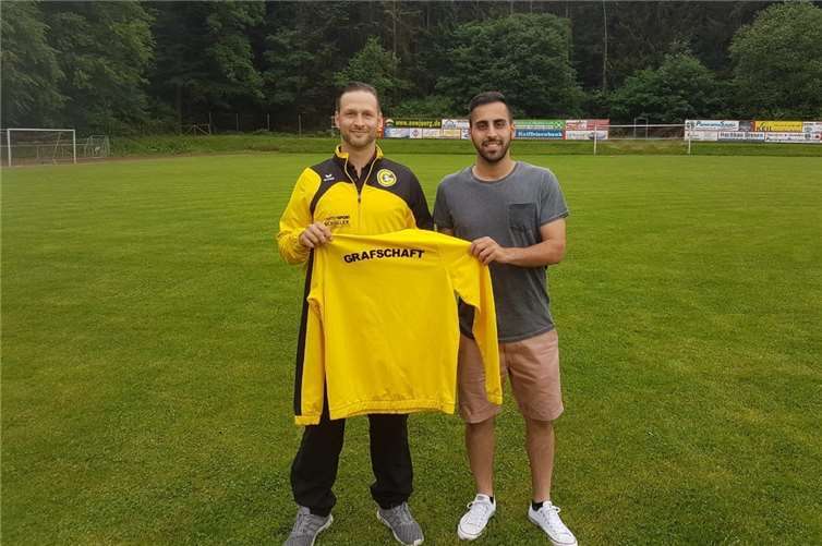 V.li.n.re.: Lars Hansen und der zentrale Mittelfeldspieler Nima Hossieny.