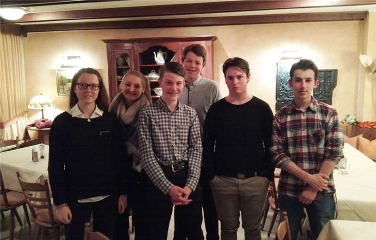 V.li.n.re.: Mareike Klein, Celine Floß, Julius Dippel, Benedikt Schlüter, Panagiotis Delifotis und Maurice Clemens. privat