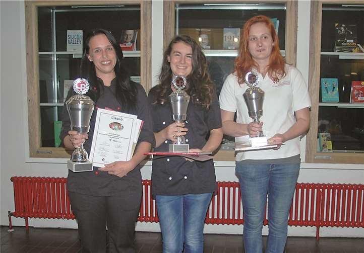 V.li.n.re. Siegerin Kerstin Reis, die zweitplatzierte Sarah Schell und die drittplazierte Anna Dohm.Rhein-Sieg-Kreis