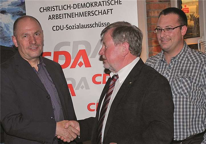 V.l.n.r.: Adolf Kessel, MdL, Kreisvorsitzender Hans Peter Siewert und Landesvorstandsmitglied Gino Gilles im Gespräch.privat