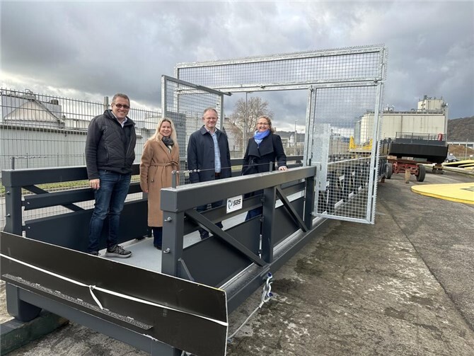 V.l.n.r.: Alexander Friesen (Geschäftsführer SBS Andernach), Lena Höver (Tourismusexpertin im Stadtmarketing) , OB Jan Einig und Stadtmarketing-Leiterin Julia Kloos Wieland.