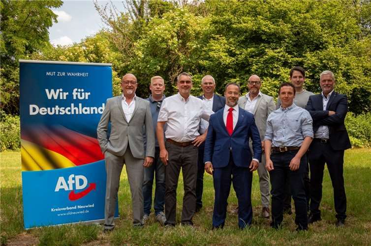 V.l.n.r.: Alexander G. Kohr, Alexander Heppe, Martin Esser, Jörg Zirwes, Dr. Jan Bollinger, MdL, Martin Kallweitt, Lino Schmidt, Andreas Bleck, MdB, Ralf Schönborn, MdL.  Foto: AfD Kreisverband