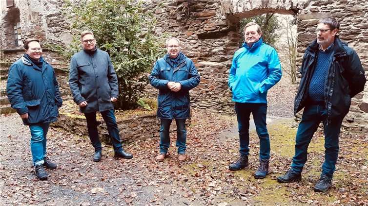 (V.l.n.r.) Beiratsmitglieder Pascal Badziong und Markus Blank, Bürgermeisterkandidat Hans-Dieter Spohr sowie Vorsitzender Franz-Josef Schmidt und Stellvertreter Günther Merz. Foto: privat