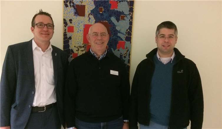 V.l.n.r. Benjamin Christen (2.Vorsitzender TV Linz), Jörg Schneider-Ramseger (Leiter Seniorenresidenz St. Antonius), Dennis Swirsky (1.Vorsitzender TV Linz). Foto: privat