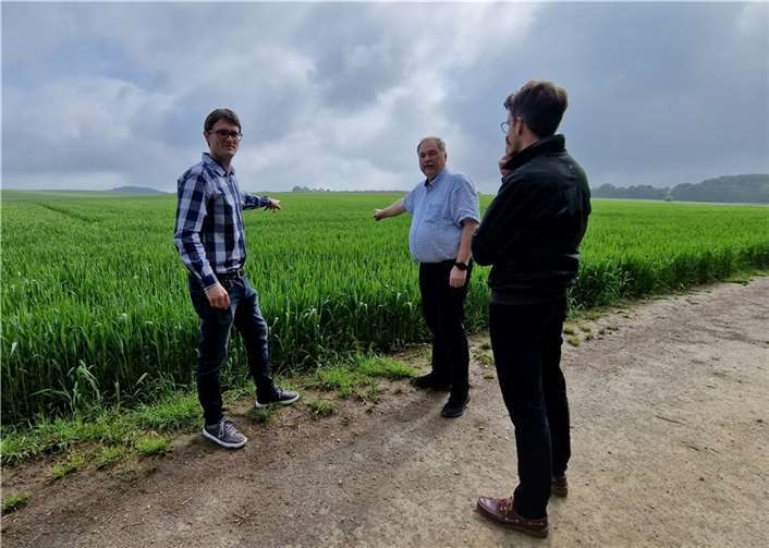 V.l.n.r.: C. Schnack, T. Vogler und D. Eberz-Eder bei der Ortsbesichtigung.  Foto: Michael Brozek