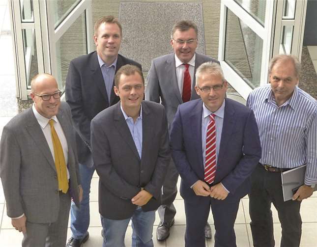 V.l.n.r.: Christian Schröder, Nils Wiechmann, Daniel Köbler, Bernd Wieczorek, Josef Rönz und Hans-Peter Ackermann sprachen über Erneuerbare Energien.privat