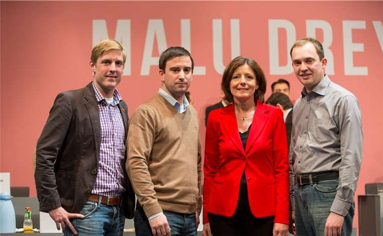 V.l.n.r.: Christoph Schmitt, Marcel Hürter, Malu Dreyer und Jörn Kampmann beim Landesparteitag der SPD Rheinland-Pfalz mit Malu Dreyer. Reiner Voß / view - die agentur