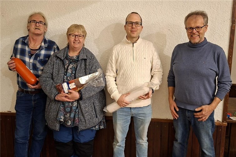 V.l.n.r.: Die Bestplatzierten der Einzelwertung Klaus Frankreiter, Sandra Schneider, Markus Bender und Organisator Rolf Seul.