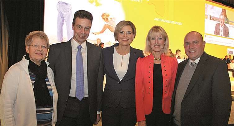 V.l.n.r.: Die Vorsitzende der CDU-Fraktion im Koblenzer Stadtrat, Anne Schumann-Dreyer, CDU-Kreisvorsitzender Andreas Biebricher, MdL, Bürgermeisterin Marie-Theres Hammes-Rosenstein und der ehemalige Kreisvorsitzende Leo Biewer freuen sich mit der Landesvorsitzenden Julia Klöckner (mitte) über ihr großartiges Wahlergebnis.privat