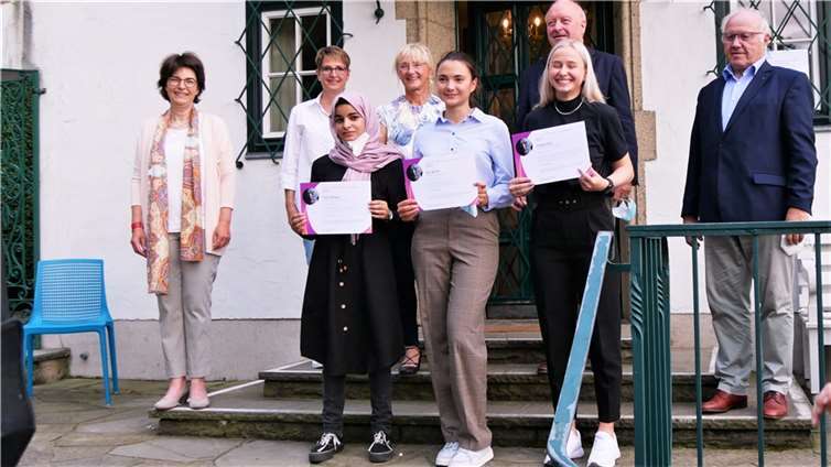 V.l.n.r.: Dr. Corinna Franz (Geschäftsführerin der Stiftung Bundeskanzler Adenauer Haus), Bärbel Schülzchen (LC Rhein-Wied), Rehab Meawad, Ingeborg Mende (Vizepräsidentin LC Rhein-Wied), Ana Werner, Antona Breil, Konrad Adenauer, Hellmuth Buhr (Vors. Förderverein LC Rhein-Wied).Foto: privat
