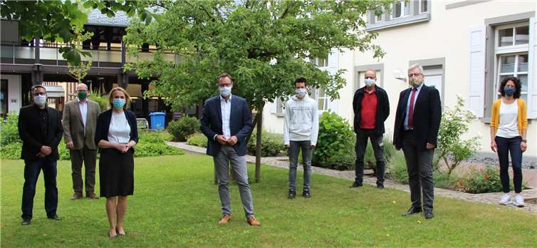 V.l.n.r.: Dr. Sebastian Schlund, Dr. Jörg Kreutz, Christiane Hofmann, Dr. Alexander Wilhelm, Felix Frieb-Preis, André Hänsgen, Hendrik Immel, Sandra LeMarec. Foto: privat