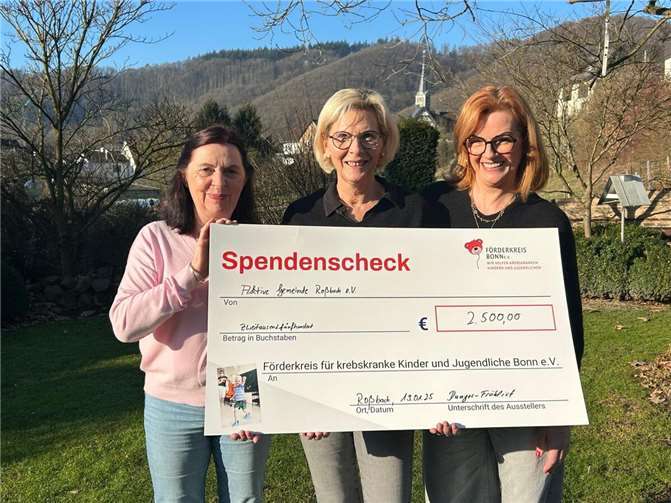 V.l..n.r.: Elke Dunger-Fröhlich (Vorsitzende Aktive Gemeinde Roßbach e.V.), Marion Knopp (Förderkreis für krebskranke Kinder und Jugendliche Bonn e.V.) und Martina Prangenberg (Aktive Gemeinde Roßbach e.V.).  Foto: J. Prangenberg