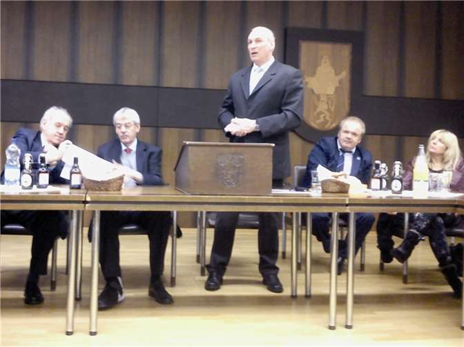 V.l.n.r.: Erster Beigeordneter Bernhrad Wiemer, Bürgermeister Michael Syré, Fred Pretz, Ferhat Cato und Gabi Zils, 3. Beigeordnete der Stadt Bendorfprivat