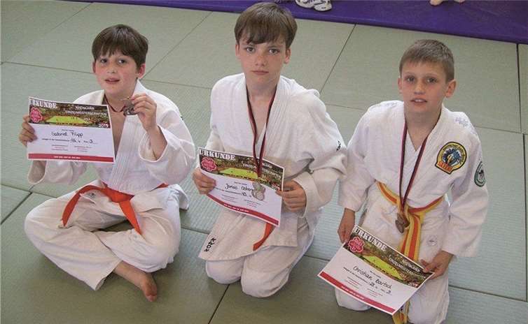 V.l.n.r.: Fillip Gabriel, Jonas Ostermann und Christian Bartsch gewannen bei der Rheinland-Einzelmeisterschaft der U-12 Judoka Edelmetall.