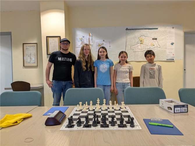 V.l.n.r: Florian Schneider, Ella Reuber, Yıldız Göl, Yagmur Göl und Nadir Üstüntas. Foto: privat