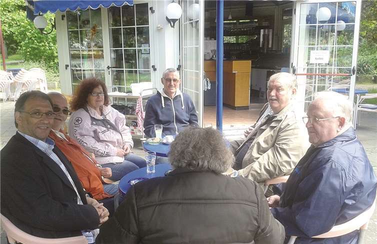 V.l.n.r.: Fraktionsvorsitzender Manfred Bauer, Hans Hagen, Peter Speier und 60 Plus Vorsitzender Harry Stehl trafen sich im Eiscafé.privat