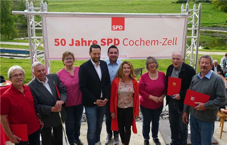 V.l.n.r: Gerd Mönch, Franz-Josef Hennen, Ute Arens, Daniel Stich, Benedikt Oster, Heike Raab, Renate Klünder, Gerhard Gansen, Waldemar Klünder. Foto: SPD Kreisverband Cochem-Zell