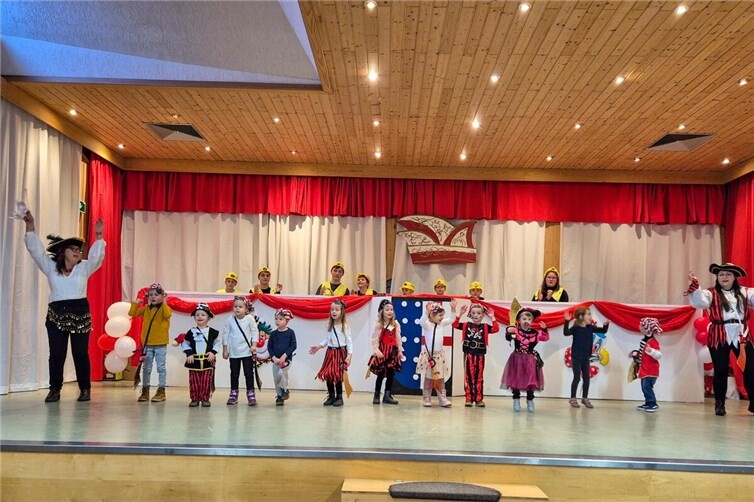 V.l.n.r.: Gisela Breuer, Luca Retterath, Julius Klapperich, Romy Pulvermacher, Mika Schmallenbach, Emilia & Julia Freund, Freya Bax, Ben Emmerichs, Emily Friedhofen, Romy Gauselmann, Leon Schulz & Isabell Hoffmann.Foto: privat