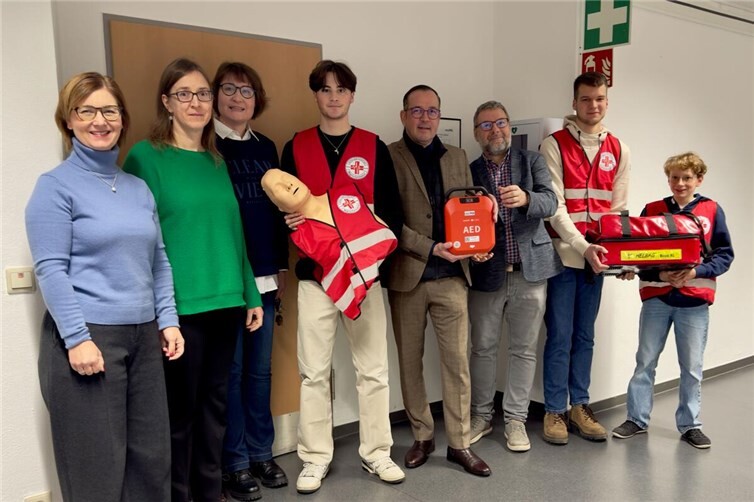 V.l.n.r.: Gunilla Valentin, Angelika Kaes, Rebecca Reuter, Tim Valentin, Markus Schmitt, Michael Sexauer, Florian Schäfer, Aaron MichelFoto: Martin Jüngermann, Megina Gymnasium