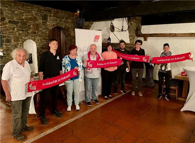V.l.n.r.: Hans Hagen, Michael Köther, Hede Schenk, Ferhat Cato, Andrea Wiese, Ferhat Yalcinkaya, Bernd Thomaßin und Ines Lindemann-Günther. Foto: privat