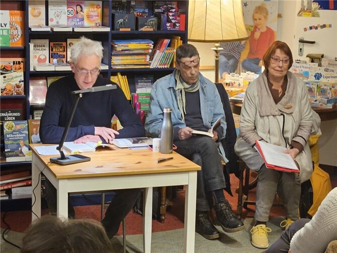 V.l.n.r.: Harald Gesterkamp, Dominik Dombrowski und Monika Littau.  Foto: Martin Strohmeyer