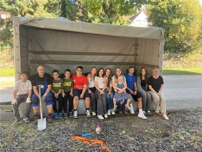V.l.n.r.: Hasan Alhenbazli, Alexander Winn, Aarian und Aaron Winn, Simón Oster Ruiz, Frida Kusmizkij, Sofia Suzdalov, Annika Bruchof, Nadine Kraft, Luka Ognjenovic, Elena Sheldija und Kathrin Stengle.  Foto: Oliver Kraft