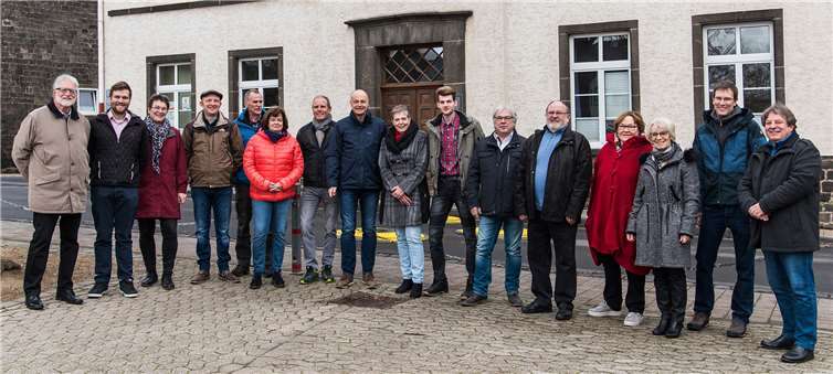 V.l.n.r. Helmut Wingender, Bastian Schüller, Beate Moog-Kopp, Christian Albert, Heinz Geisbüsch, Birgit Eultgem, Christian Lange, Thomas Braunstein, Gaby Schmitz, Daniel Demsky, Klaus Huiskes, Dietmar Mohr, Hildegard Mohr-Schroers, Renate Sundermeyer, Jan Geisbüsch und Michael Hahn. Foto: privat