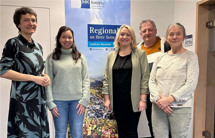 V.l.n.r.: IHK-Regionalgeschäftsführerin Andrea Stenz mit Mitgliedern der GRÜNEN Kreistagsfraktion.  Foto: Bündnis 90/Die GRÜNEN