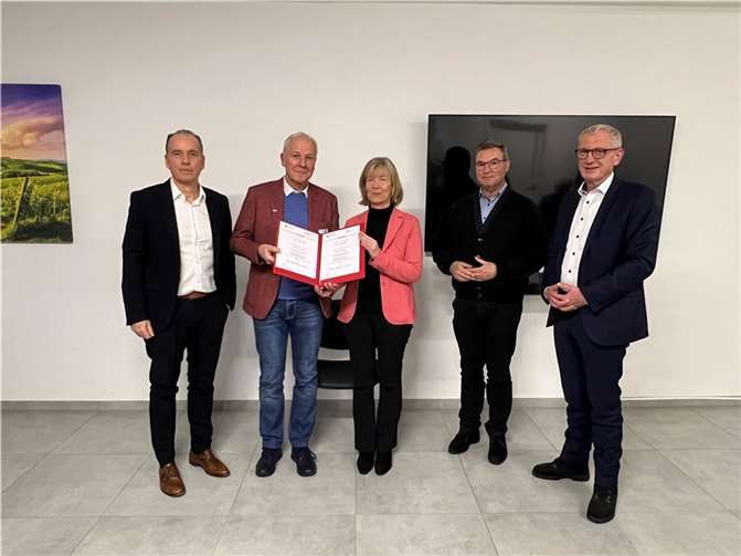 V.l.n.r.: ISB-Vorstandsmitglied Dr. Link, Stiftungsvorstand Bleidt, Ministerin Ahnen, Kreisbeigeordneter Gies, Bürgermeister Orthen.  Foto: Ministerium der Finanzen Rheinland-Pfalz
