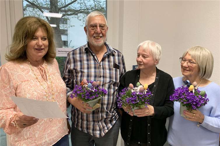 V.l.n.r.: Ingrid Hegenberg (1. Vorsitzende), die beiden Gewinner des Osterturniers Karlheinz Mink und Elke Slopek, die Drittplatzierte Edeltraud van Lyrop.Foto: privat