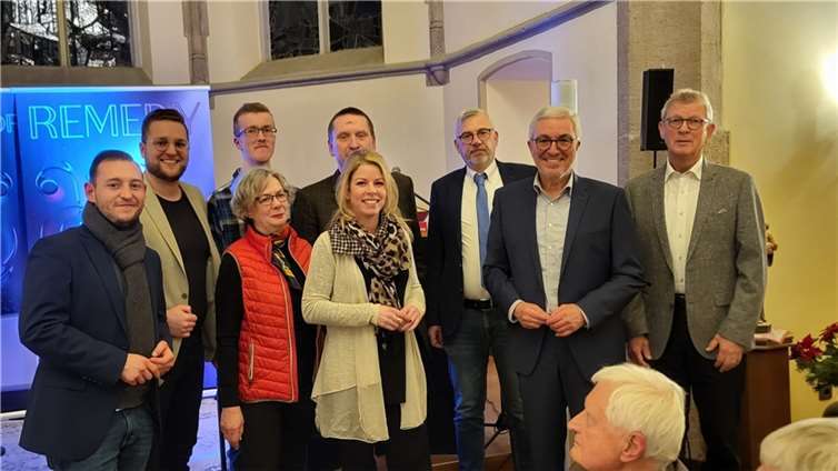 V.l.n.r.: Janick Helmut Schmitz, Martin Diedenhofen, Florian Augst, Andrea Sünning-Löhr, Torsten Müller, Uli Bieber, Roger Lewentz und Dieter Lehman  Foto: Marie-Christin Schlüter