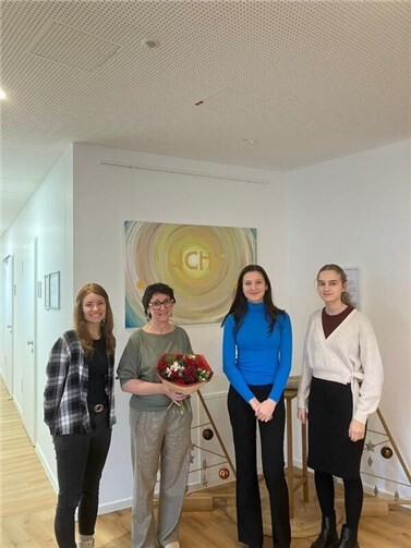 V.l.n.r.: Jasmin Ebel, Hospizleitung Manuela Götz, Alina Ortlib und Lena Janzen.  Foto: Cathlin Hamm