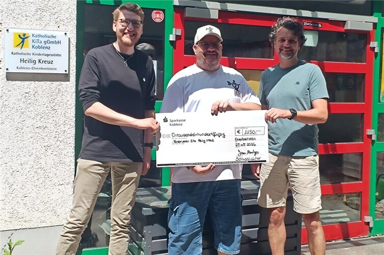 V.l.n.r. Jean -Marie Zell (ständige stellvertretende Standortleitung), Jens Mentges( Silberrücken) und Karsten Dupont ( Vorsitzender Kita Förderverein)
