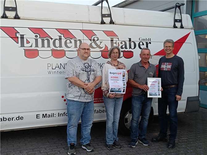 V.l.n.r.: Josef Mergheni, Karin Junk-Mergheni, Firmengeschäftsführer Uwe Badziong und der Engerser Stadtrat Henning Wirges  Foto: Ferhat Cato