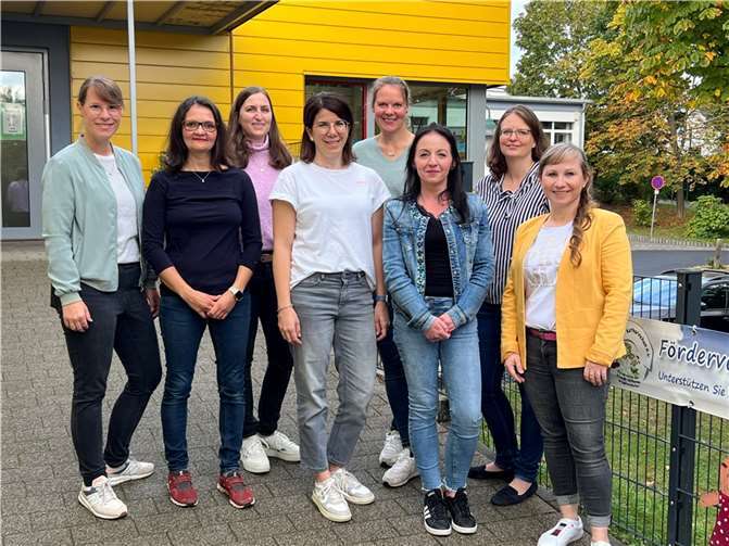 V.l.n.r. Julia Schmidt, Kerstin Gemmecke, Ulrike Mumm, Nathalie Moitz, Katharina Prouvost, Caro Schwarz, Nicola Kaltenhäuser & Vanessa Büttner). Foto: privat