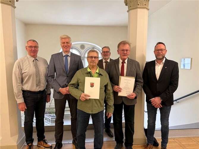 V.l.n.r.: Justizamtsrat Bernd Rau, Direktor Ingo Steinhausen, Axel Zimmermann, Vorsitzenderdes BDS Hans-Jürgen Gross, Wolfgang Müller, Bürgermeister Sven Schür.