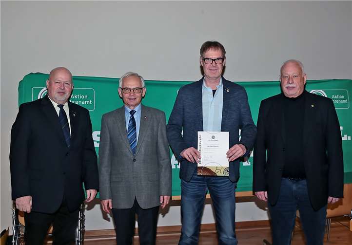 V.l.n.r.: Karlheinz Doerschel, Udo Seifen (1. Beigeordneter der VG Adenau), Bernd Backes, Dieter Sesterheim. Foto: privat