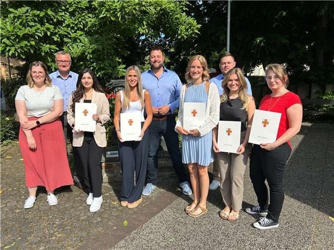 V.l.n.r.: Katrin Gernert, Bernd Schemmer, Lara Reshu, Marie Keßler, Lennart Siefert, Sina Riehl, Steffen Clos, Carla Gauls und Elena Keip.  Foto: Eva Dreiser / Stadtverwaltung Lahnstein