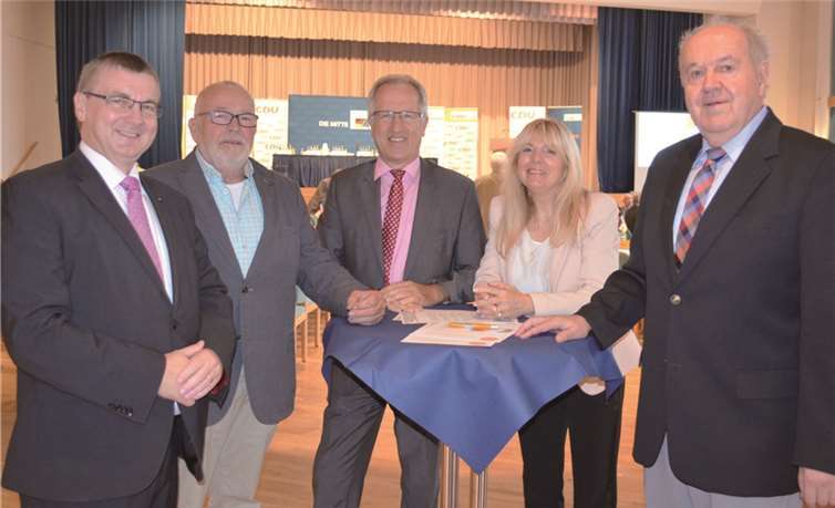 V.l.n.r.: Landrat Dr. Alexander Saftig, Werner Dietz, MdL Josef Dötsch, Gaby Zils und Bernhard Wiemer.