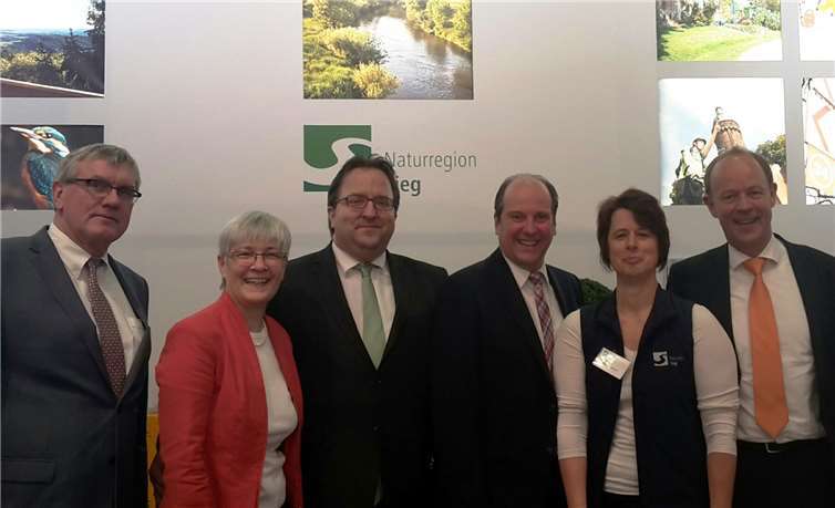 V.l.n.r. Landrat Sebastian Schuster, Brigitte Kohlhaas, Wirtschaftsförderung des Rhein-Sieg-Kreises, Oliver Baron, Vorsitzender des Ausschusses für Wirtschaft und Torismus des Rhein-Sieg-Kreises, Udo Schäfer, Geschäftsführer der Tourismus und Congress GmbH Region Bonn/Rhein-Sieg-Ahrweiler (T&C), Carmen Döhnert, Wirtschaftsförderung des Rhein-Sieg-Kreises, und Wirtschaftsförderer Dr. Hermann Tengler.Privat