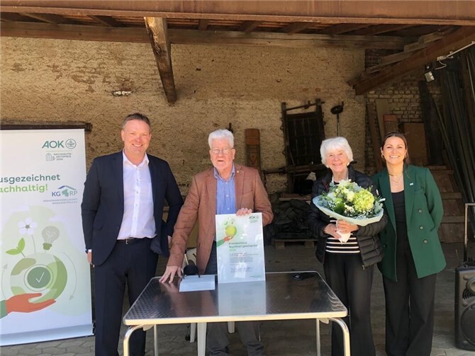 V.l.n.r.: Lars Reidenbach, Leiter Krankenhausfallmanagement AOK, Dr. Christoph Smolenski, Geschäftsführer der Klinik, Dr. Susanna Smolenski, Prokuristin, Christin Herrmann, Expertin Strategie Stationäre Versorgung, AOK