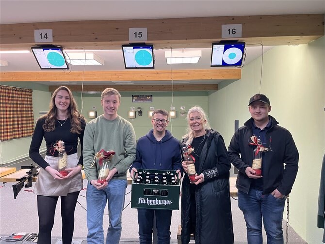 V.l.n.r.: Lena Heßler, Andreas Weißenfels, Tobias Kramer, Vera Röser und Joshua Könen.  Foto: privat