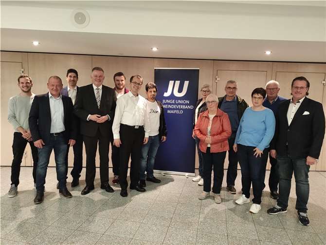 V.l.n.r.: Lukas Ellerich, Gerd Klasen, Thomas Probstfeld, Gordon Schnieder, Luca Dötsch, David Kubis, Evanggelos Pechlivanidis, Helga Fürst, Christa Gügel, Peter Augel, Michaele Reiter, Anton Reiter, Gino Gilles.  Foto: Walter Weber