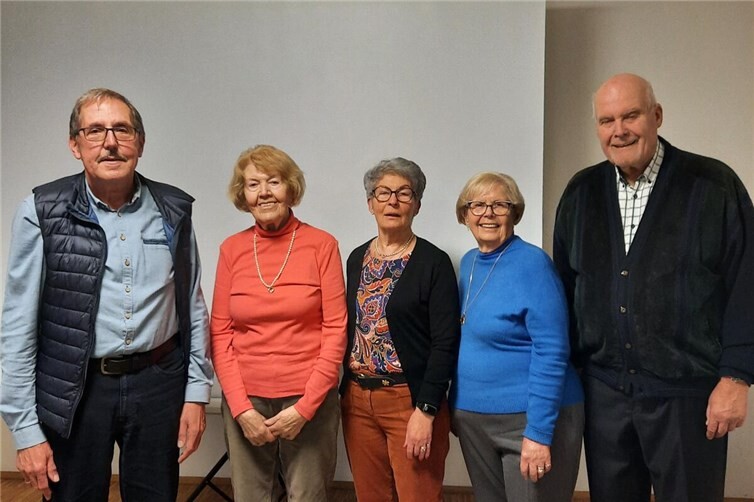 "Hurra, hurra der Herbst ist da"  V.l.n.r.: M. Gruber / I. Kutscher / R. Zimmermann / B. Velden / M.Sandmann.Foto: privat