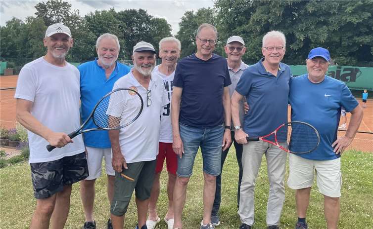 V.l.n.r.: Mannschaftsführer Horst-Manfred Klaes, Heinz-Günter Reffgen, Heinz Limbach, Robert Deurer, Stefan Koch, Hermann Krechl, Michael Solbach und Waldemar Voth. Es fehlen Klaus-Werner Müller, Jürgen Neitzert und Rainer Zuber.Foto: Horst-Manfred Klaes